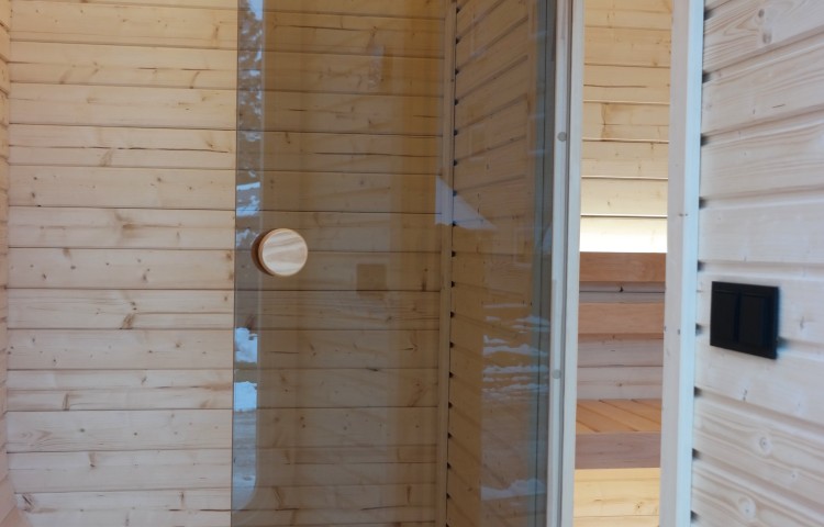 SAUNA LUNA 3,3 X 2,4 M MIT UMKLEIDERAUM