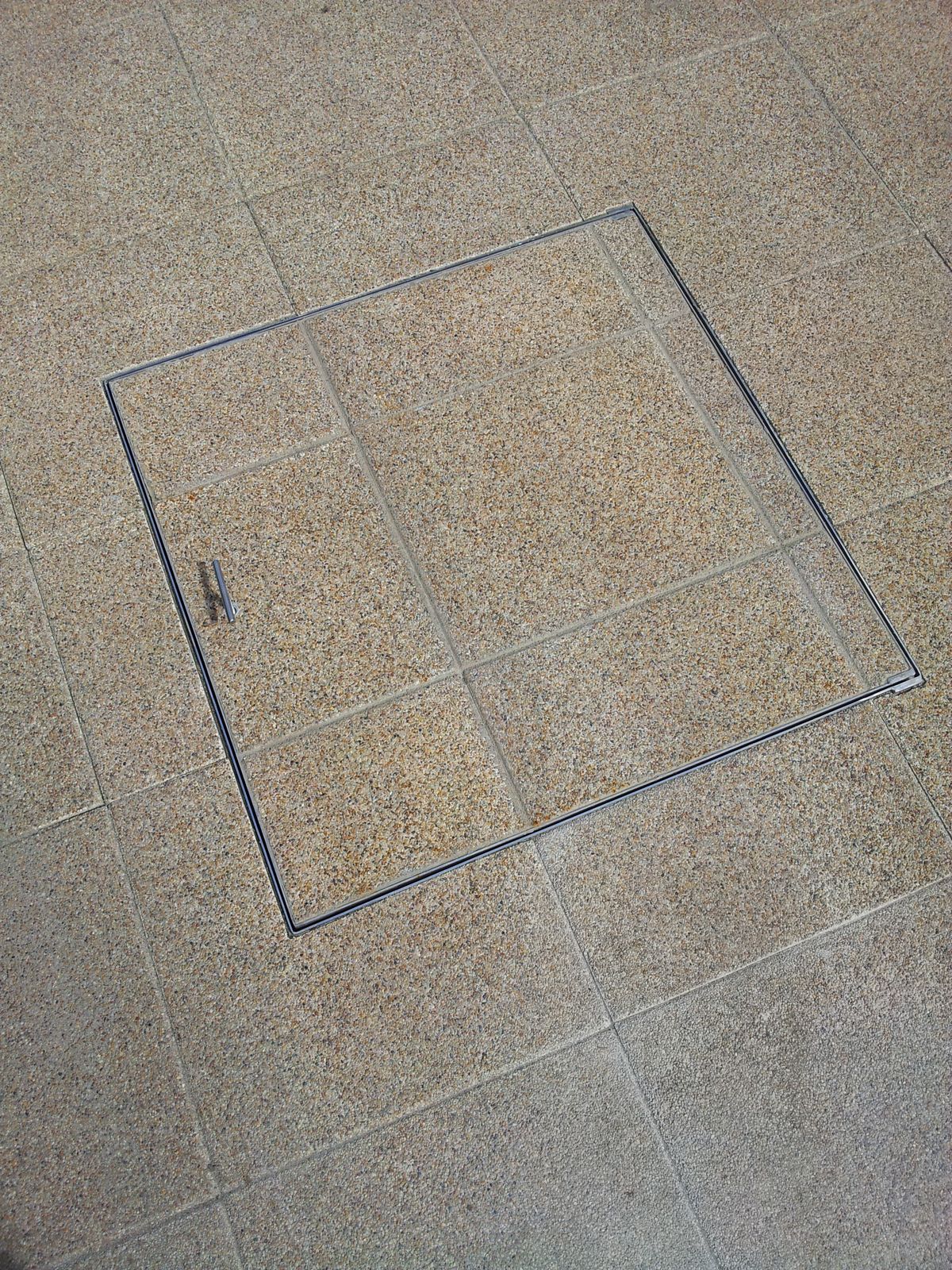 600 mm Betonöffnung Edelstahl-Schachtdeckel mit Gasfeder