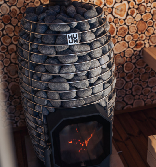 Huum HIVE Flow mit Holz beheizter Saunaofen