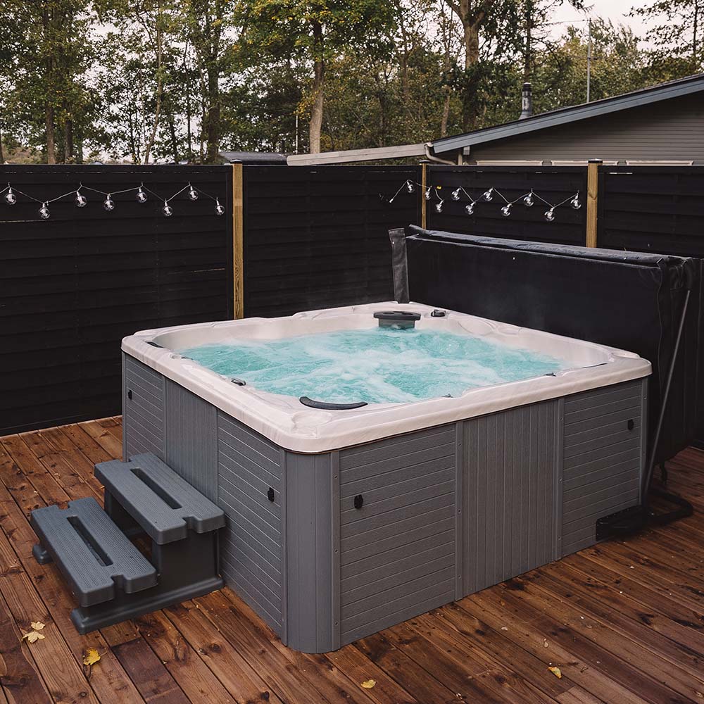 Denform Modell 52 – Außenwhirlpool für 5 Personen