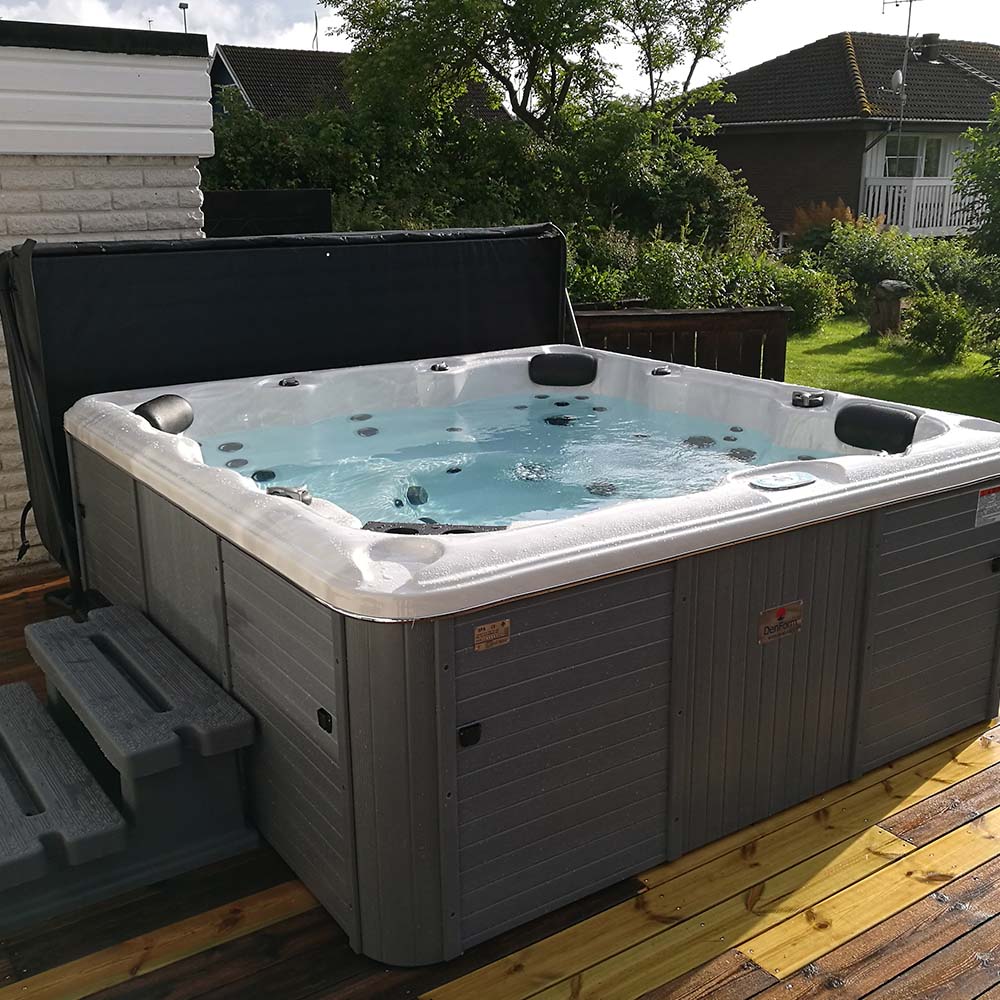 Denform Modell 61 – Außenwhirlpool für 6 Personen