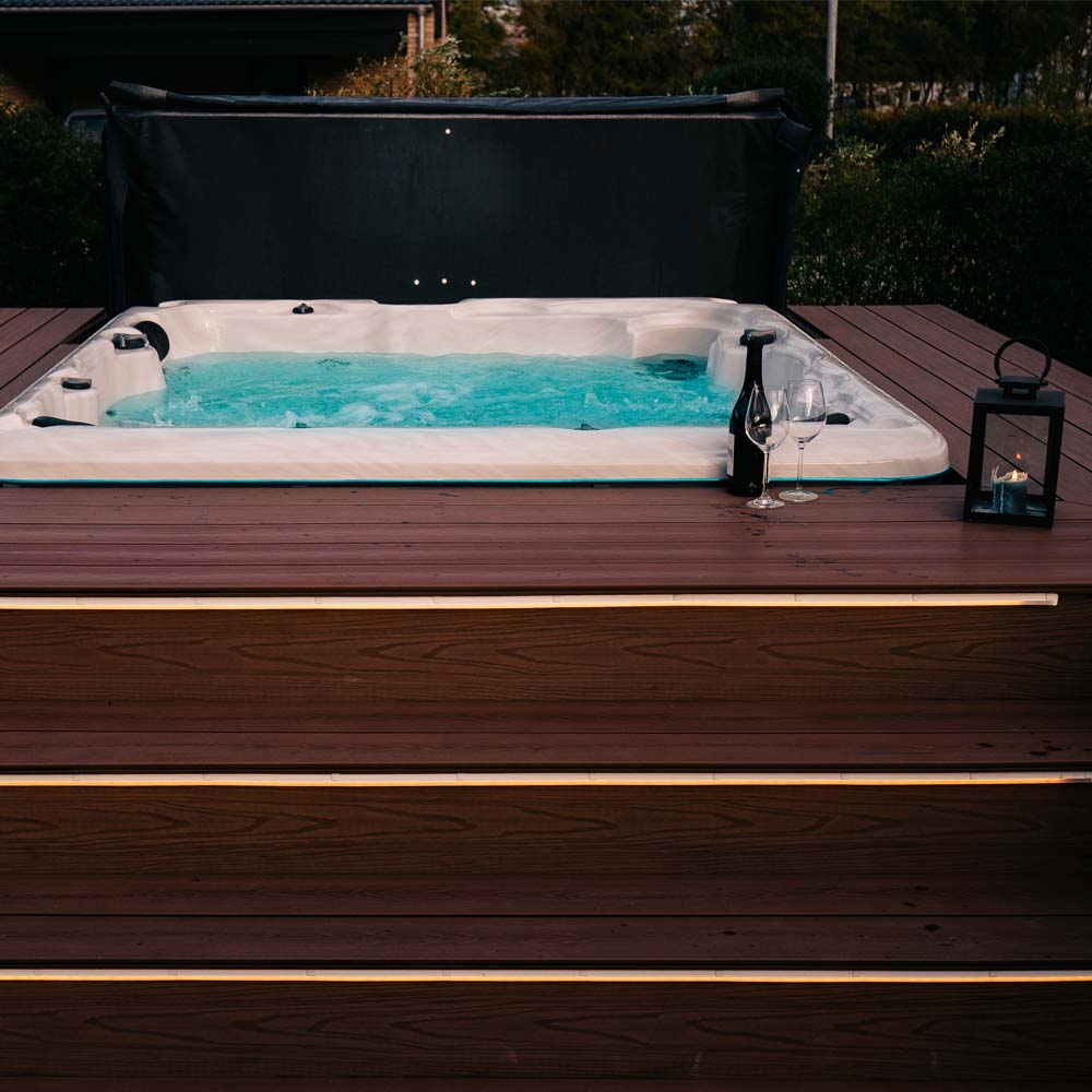 Denform Modell 61 – Außenwhirlpool für 6 Personen