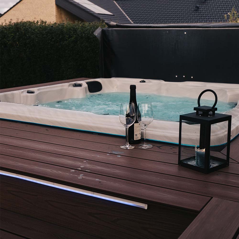Denform Modell 61 – Außenwhirlpool für 6 Personen